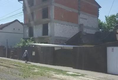 Casă cu Teren 800 Mp în Central