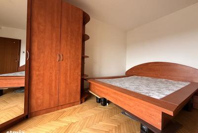 Apartament cu 3 camere decomandat în Spitalul Județean