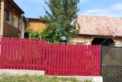Casă cu 2 camere cu Teren 1040 Mp în Petrești - 1
