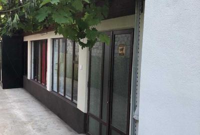 Casă cu 4 camere în Ștefănești