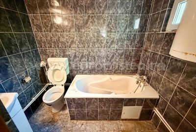 Casă cu Teren 1759 Mp în Pecineaga