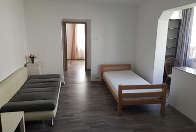 Apartament cu 2 camere semidecomandat în Micro I - 5