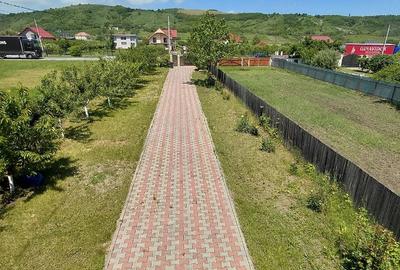 Casă cu Teren 1062 Mp în Oituz