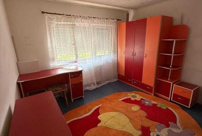 Apartament cu 3 camere decomandat în Soarelui