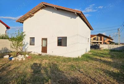 Spațiu comercial, de 600 mp, în Alunișul - 4