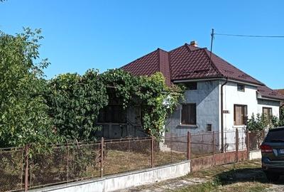 Casă cu 4 camere în Micula - 8