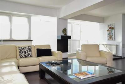 Apartament cu 4 camere semidecomandat, mobilat în Central
