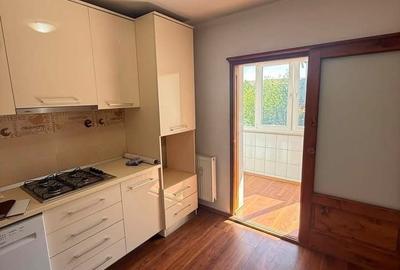 Apartament cu 3 camere decomandat în Rogerius