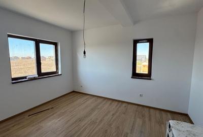 Duplex cu 4 camere cu Teren 250 Mp în Săcălaz - 9
