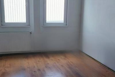 Birou, de 47 mp, în UTA - 3