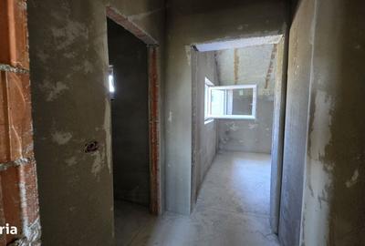 Casă cu 4 camere în Sânandrei