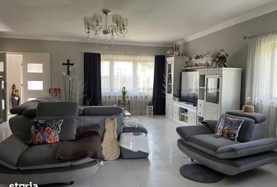 Casă cu 3 camere cu Teren 790 Mp în Cetate