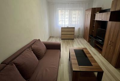 Apartament cu 3 camere decomandat în Girocului