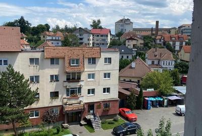 Apartament cu 2 camere decomandat în Ștrand