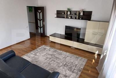 Apartament cu 3 camere decomandat în Noua
