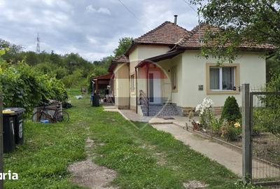 Casă cu 2 camere cu Teren 2800 Mp în Elciu