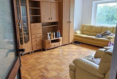 Apartament cu 3 camere decomandat în Siderurgiștilor