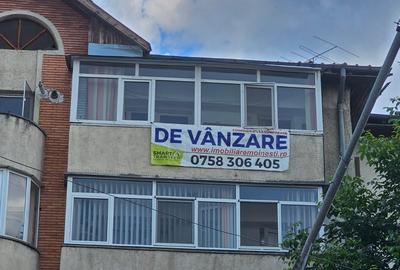 Apartament cu 3 camere decomandat, mobilat în Moinești