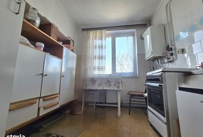 Apartament cu 2 camere semidecomandat în Calea Galați