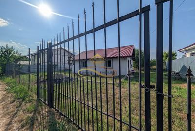 Casă individuală cu 3 camere cu Canalizare în Republicii - 2