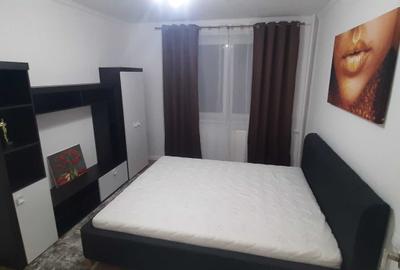 Apartament cu 3 camere decomandat în Nufărul
