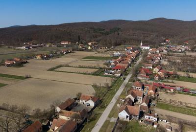 Teren Construcții intravilan de 2970 mp, în Odvoș - 8