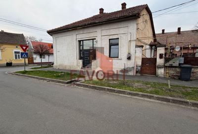 Casă individuală cu 3 camere cu Canalizare în Lunei - 1