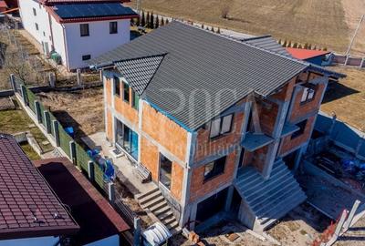 Duplex cu 3 camere cu Canalizare în Chinteni - 1