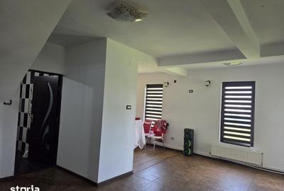 Casă cu 4 camere cu Teren 964 Mp în Țițești - 2