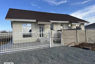 Casă cu 3 camere cu Teren 180 Mp în Bucovăț