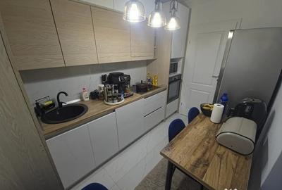 Apartament cu 4 camere semidecomandat în Tăbăcărie