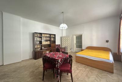 Apartament cu 2 camere semidecomandat în Centrul Istoric