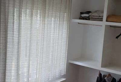 Apartament cu 3 camere semidecomandat în Micro 15