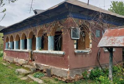 Casă în Coțofenii din Dos