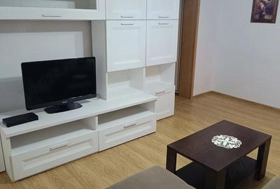 Apartament cu 3 camere semidecomandat în Decebal