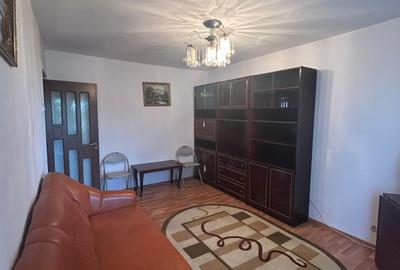 Apartament cu 3 camere decomandat în Sud