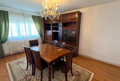 Apartament cu 4 camere decomandat în Ștrand