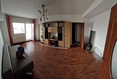 Apartament cu 3 camere semidecomandat în Trafic Greu - 1