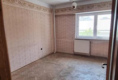 Apartament cu 3 camere decomandat în Călărași