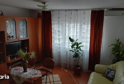 Apartament cu 3 camere în Central - 1