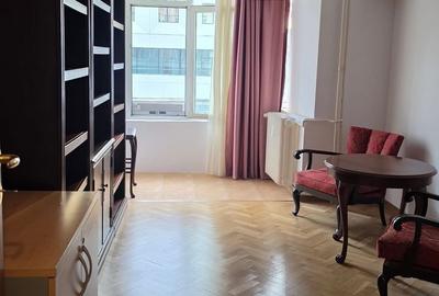 Apartament cu 3 camere în Centrul Civic