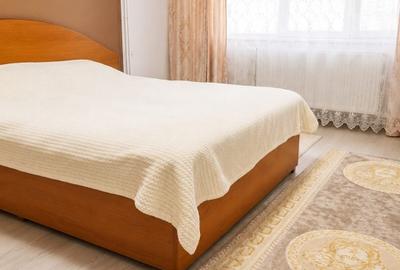 Apartament cu 3 camere decomandat în Boema