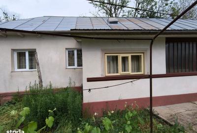 Casă cu 4 camere în Troianul