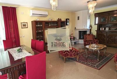 Casă cu 4 camere în Roșia
