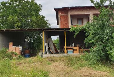 Casă cu 4 camere în Central