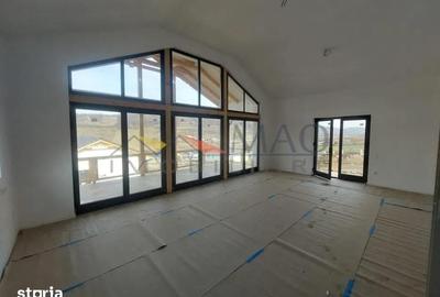 Casă cu 4 camere decomandat cu Teren 700 Mp în Central - 1