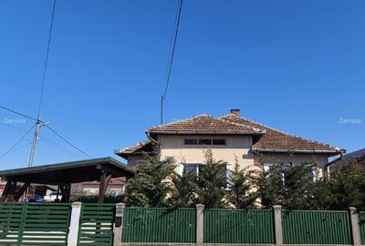 Casă cu 4 camere cu Canalizare în Exterior Vest - 1