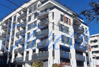 Apartament cu 3 camere semidecomandat în Florești