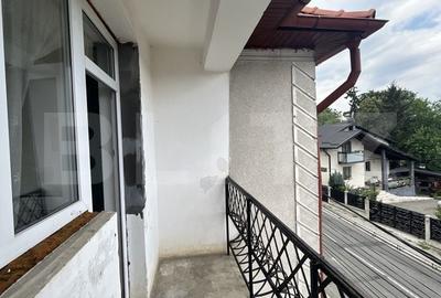 Casă cu 4 camere decomandat cu Teren 174 Mp în Central