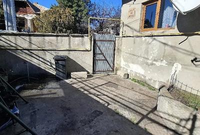Casă cu Teren 200 Mp în Central - 1